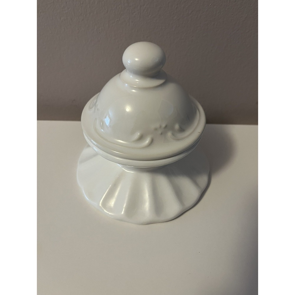 Yankee Candle Ceramic Scallop Tealight Candle Holder CottageCore W/Cover 2012